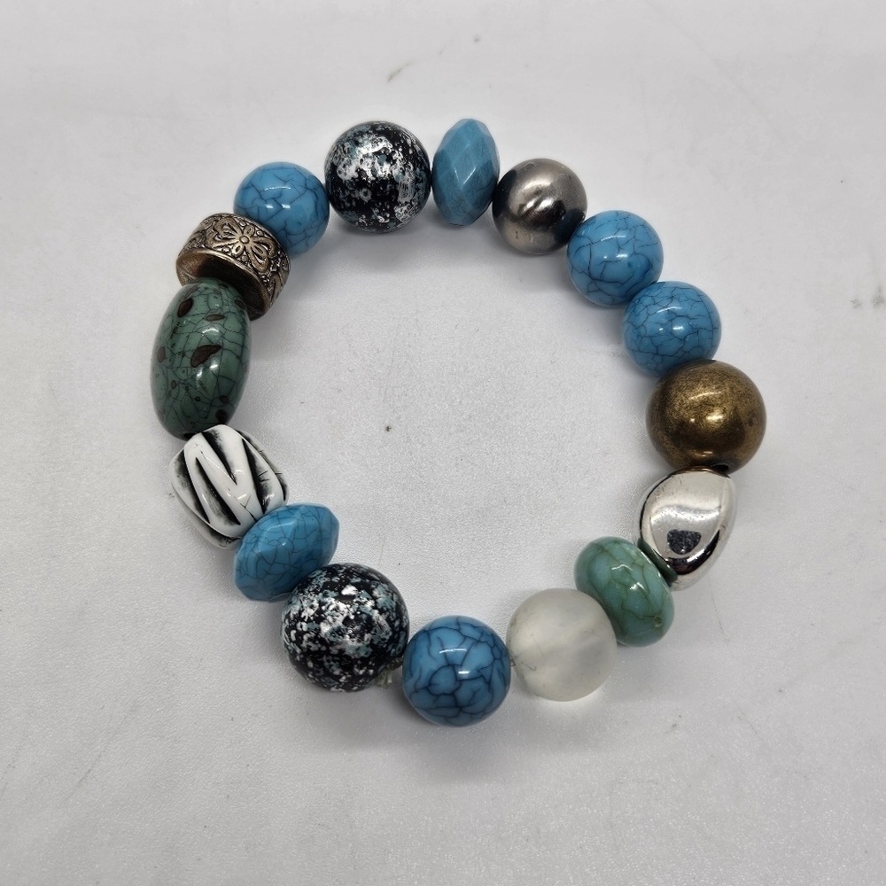 beaded stretch bracelet faux turquoise metallic silver and gold tone